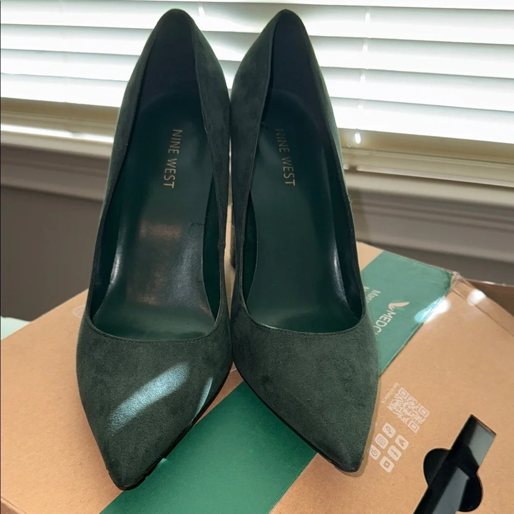 Nine West Dark Green Suede Pointed Toe Pumps - Picture 1 of 5